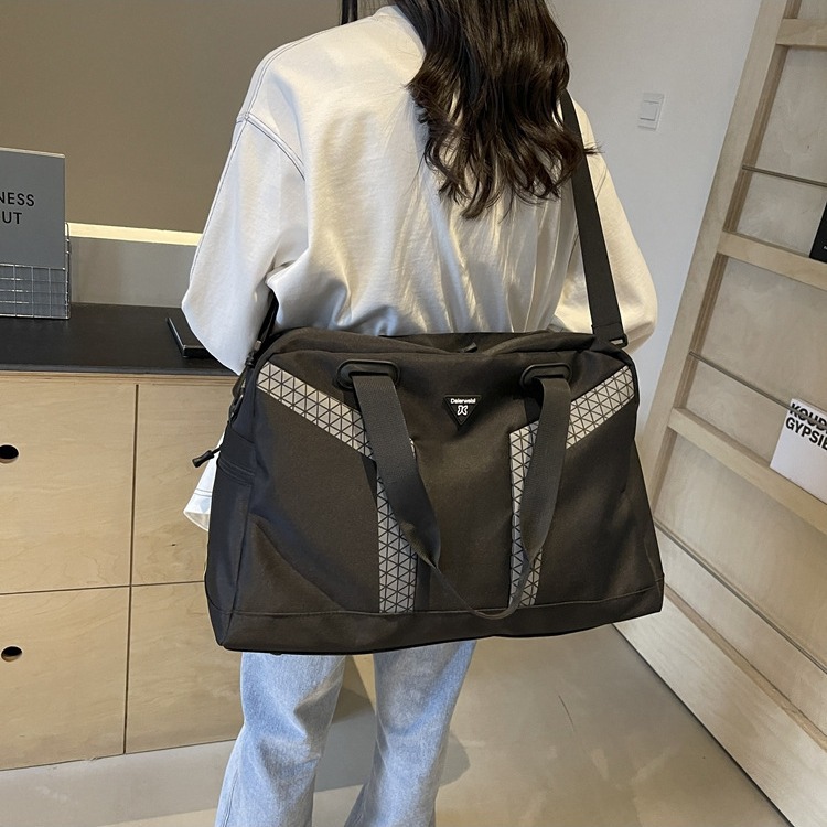 Simple dry-wet separation casual short travel bag, large-capacity lightweight single-shoulder crossbody bag, sports and fitness handbag details Picture