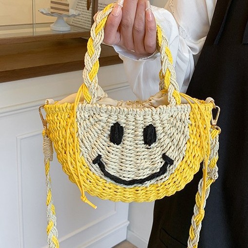 Cute smiling face hand-held straw woven bag, new and fresh bucket straw woven bag, vacation beach bag, versatile women's bag full figure
