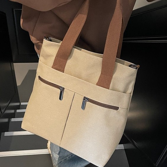 The 2025 new single-shoulder bag for women is a trendy, versatile, simple and fashionable Korean-style large-capacity hand-held and crossbody canvas bag full figure