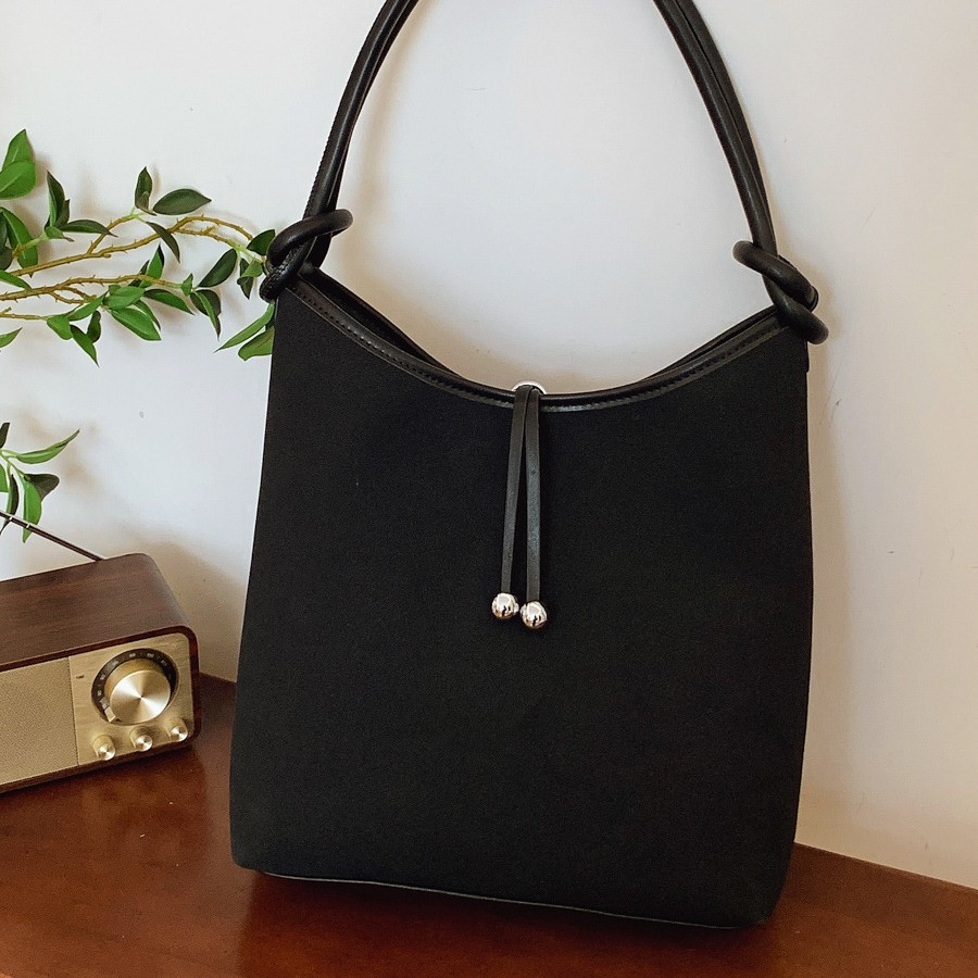 Fashionable large-capacity women's 2024 autumn/winter retro single-shoulder bag, Korean-style niche high-end casual women's underarm bag details Picture