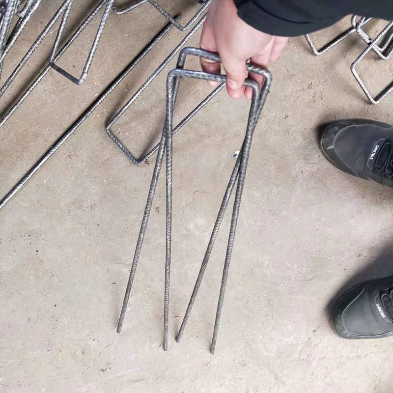 Galvanized U-shaped nails, cross-border U-shaped gun nails, steel wire mesh, iron mesh nails, furniture nails, fence nails, saddle nails, U-shaped lawn nails Application Scenario