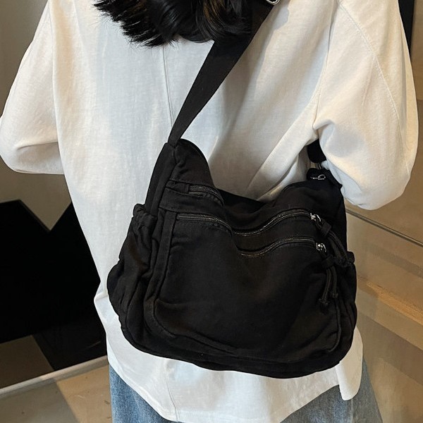 This year, the new spring fashion fabric bag and single-shoulder bag for casual women in 2025 are popular, as well as the crossbody bag for commuting to school full figure