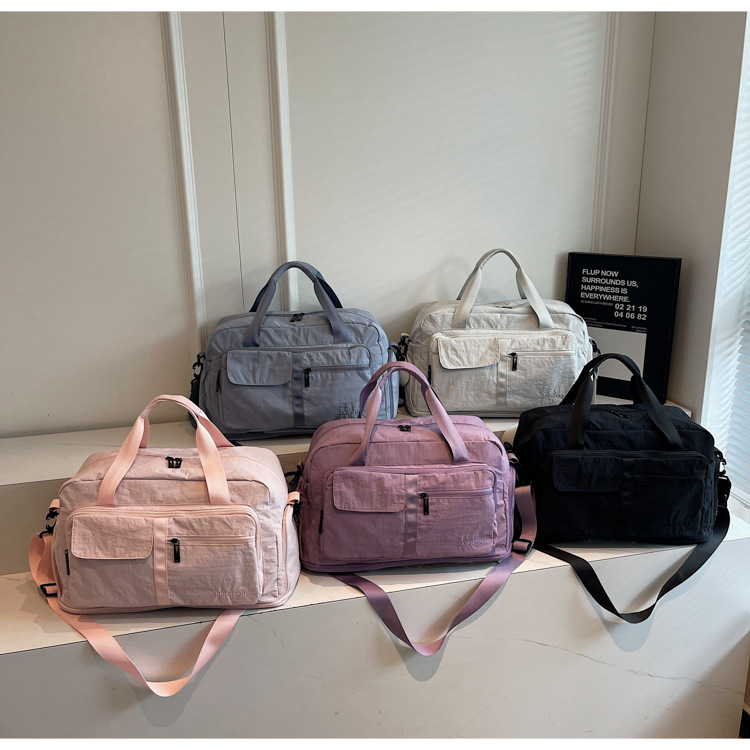 Summer 2025 expandable large-capacity business travel storage bag, hand-held waterproof short-distance travel single-shoulder handbag Application Scenario