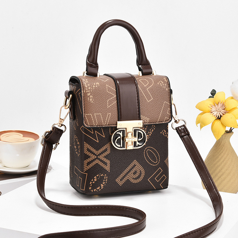 The 2023 new style of women's crossbody mobile phone bag is super popular, fashionable and stylish. It's a high-end and niche crossbody bag for spring and summer full figure