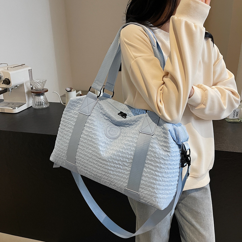 New stylish and lightweight Korean-style travel bag, simple and large-capacity crossbody storage bag, men's and women's outdoor hand-held sports bag Specification drawing