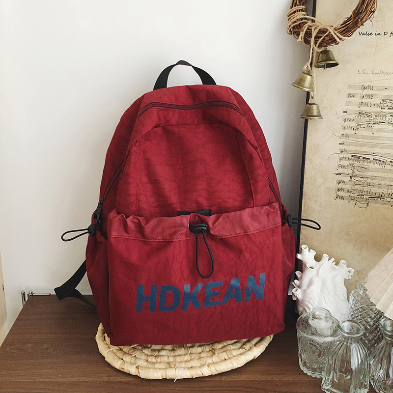 This is a stylish, casual, outdoor, large-capacity, lightweight, Korean-style commuting backpack for both men and women full figure
