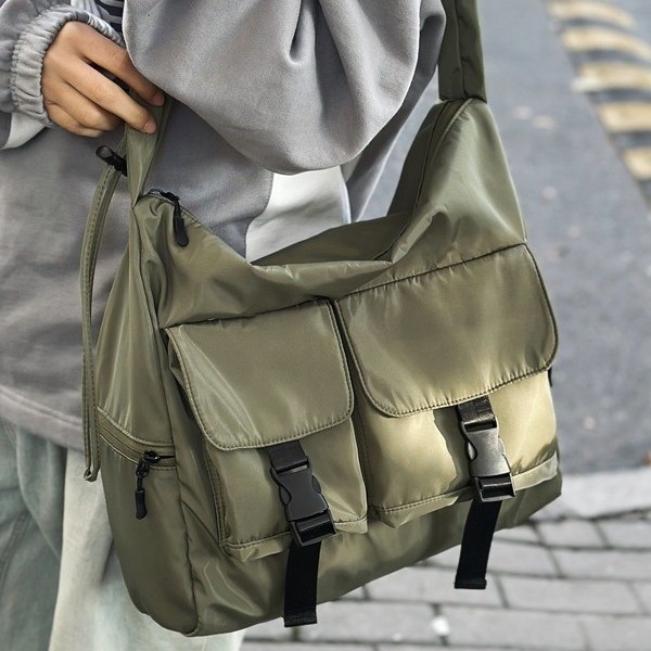 Large-capacity nylon fabric bag, ins style simple and casual crossbody single-shoulder bag, soft surface lazy bag for women, pleated crossbody bag details Picture