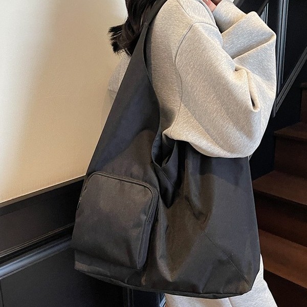 A simple Korean-style sports bag for women, a new 2025 fashionable large-capacity casual single-shoulder bag and a commuting canvas tote bag Specification drawing