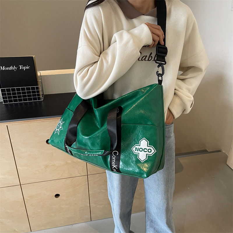 Cross-border foreign trade short travel bag for women 2024 New PU texture fitness bag, large-capacity trendy outdoor sports bag Application Scenario