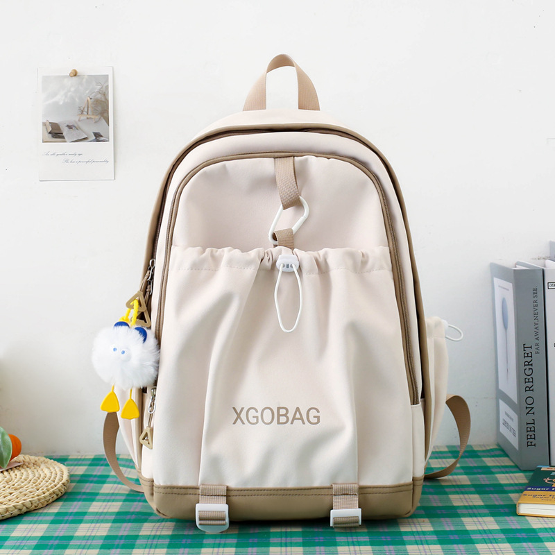 A lightweight new backpack, a hiking and mountain climbing bag for college students on campus, a high appearance level schoolbag, and a backpack for junior high school girls Application Scenario