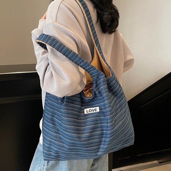 A new large-capacity Korean-style casual single-shoulder bag with contrasting colors, a niche underarm handbag and a simple single-shoulder tote bag details Picture