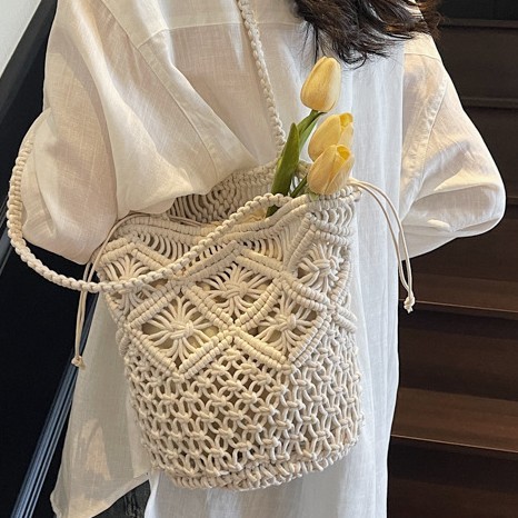 "Foreign trade Lazy style woven bag for Women 2025 New Trendy summer single-shoulder straw woven bag, beach vacation bucket bag. Application Scenario