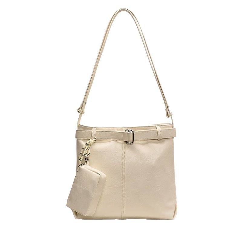 Fashionable new large-capacity single-shoulder bag, high-end quality belt design, cool underarm bag, and spicy girl style crossbody bag Item Picture