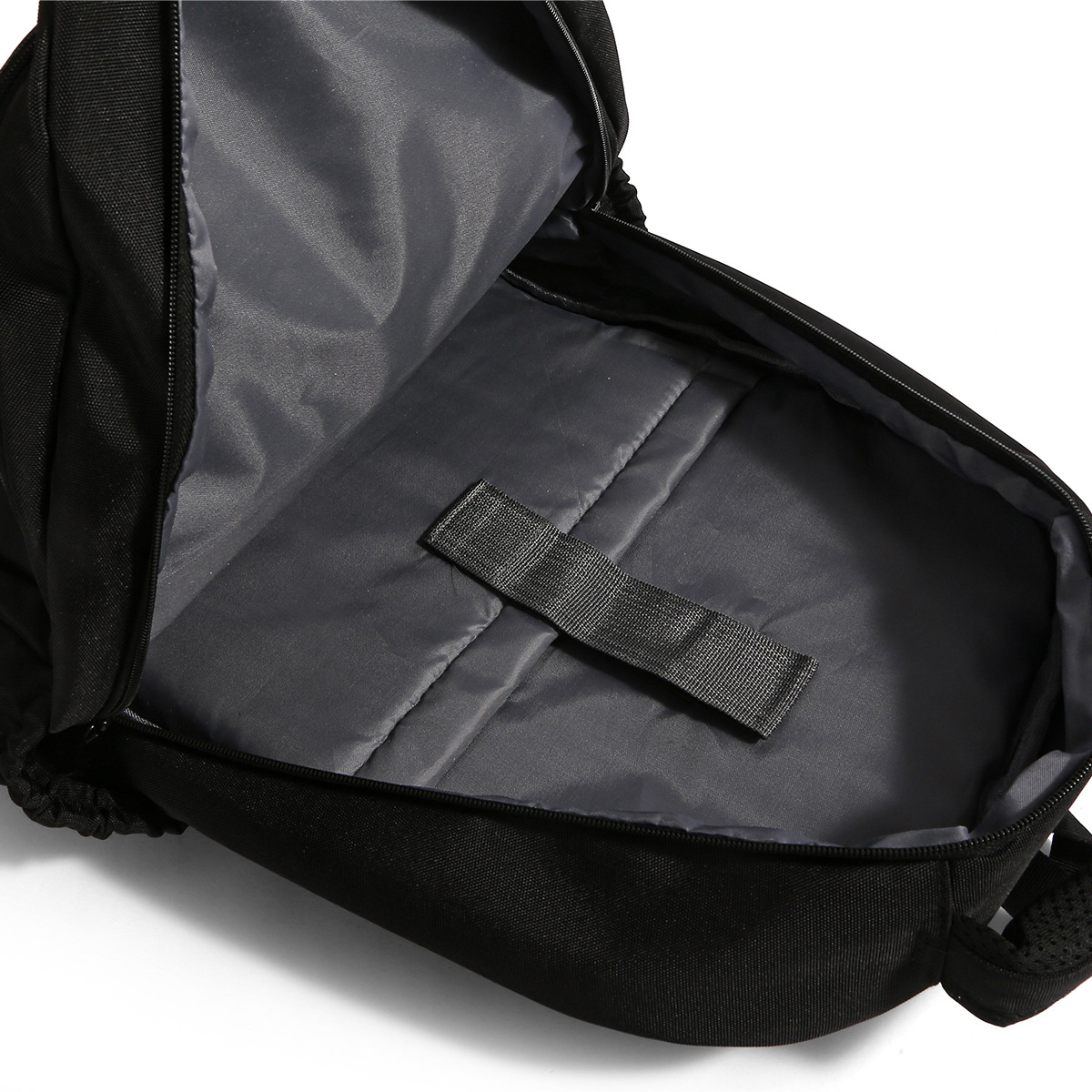 A new fashionable and lightweight business and casual backpack for men, featuring a simple yet large-capacity design for business trips, commuting, and work Application Scenario
