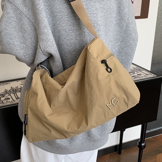 Cross-border nylon fabric bag, unisex casual backpack, autumn and winter Japanese-style messenger bag, casual and versatile single-shoulder crossbody bag full figure