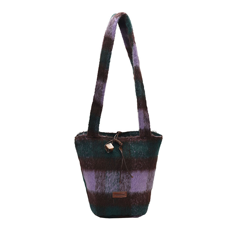 Fashionable and color-blocking woolen underarm bag for women, 2024 new school-style tote bag, casual, trendy and versatile shoulder bag Item Picture
