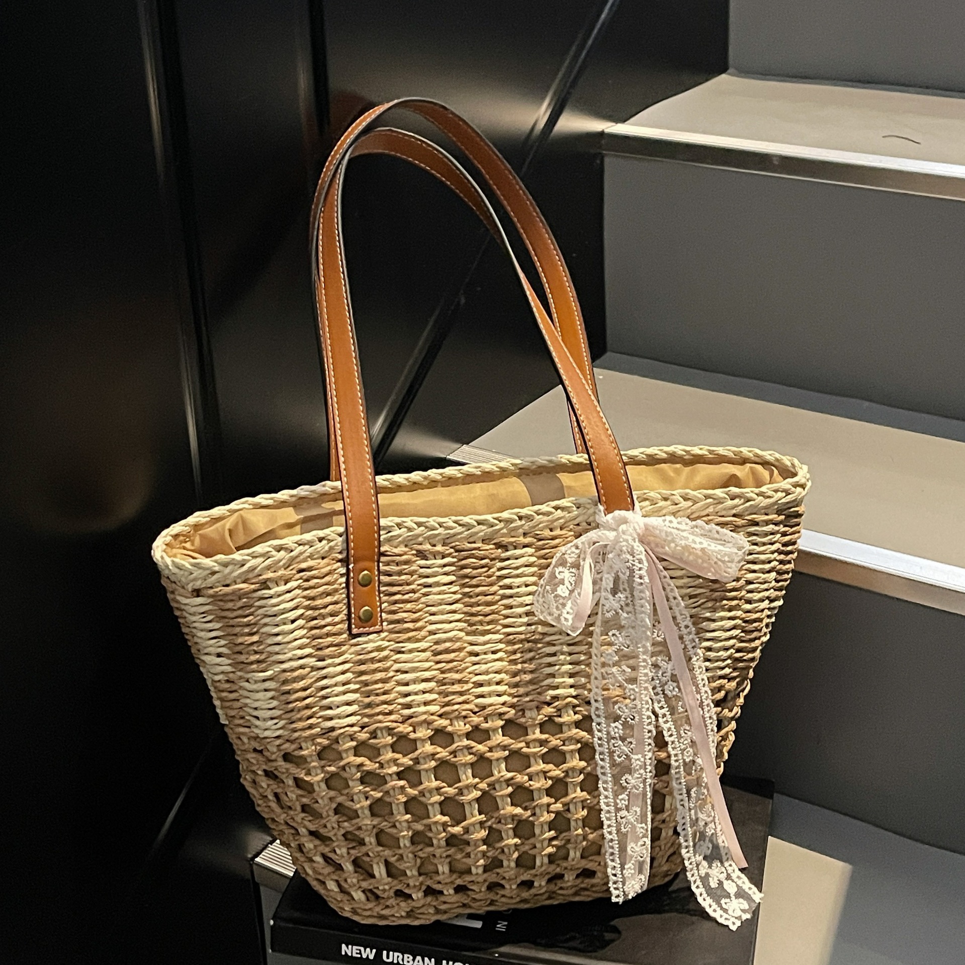 Korean-style versatile large-capacity hollowed-out straw woven bag, women's beach woven bag, casual vegetable basket bag, hand-held straw woven bag details Picture