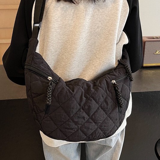 Fashionable new diamond-patterned cotton jacket bag, autumn and winter lightweight single-shoulder bag, simple large-capacity crossbody bag, retro women's bag details Picture