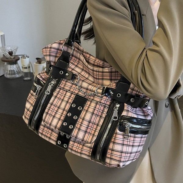 2024 Trendy and cool new bags: single-shoulder bag, punk-style spicy girl bag, design sense, large-capacity check pattern handbag Specification drawing
