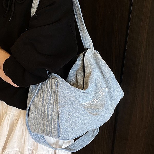 Japanese crossbody bag, trendy and retro messenger bag, men's casual and simple large-capacity denim bag, women's artistic single-shoulder bag full figure