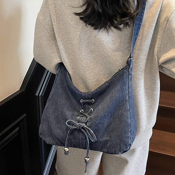 Design Trend large-capacity tote bag for women 2025 New style commuting bow, cute single-shoulder bag, versatile backpack for going out details Picture