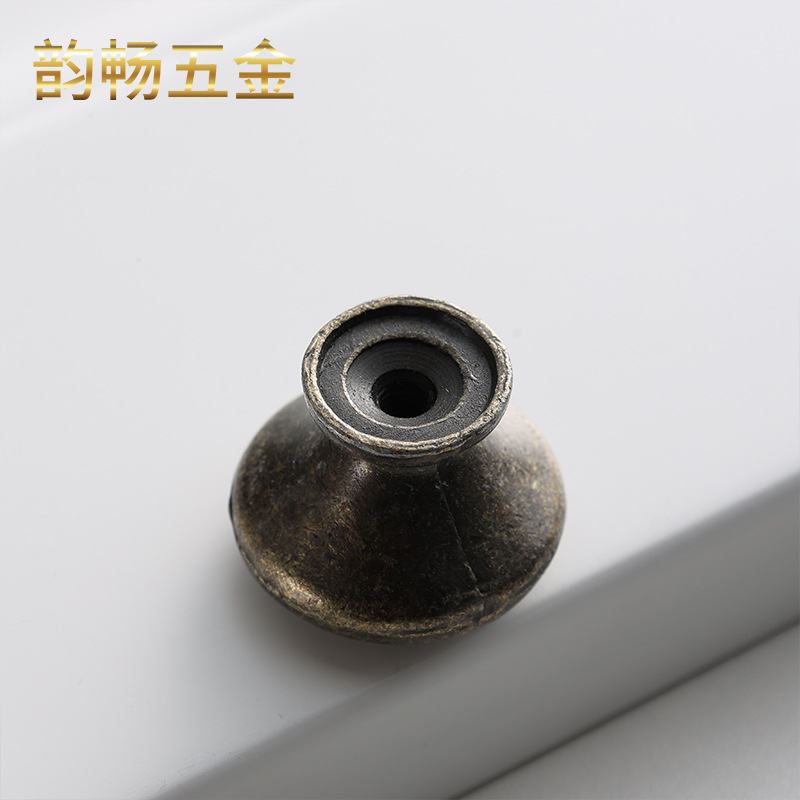 Retro single-hole small handle, alloy round head drawer handle, gift box jewelry box drawer handle, pull head mini handle Application Scenario