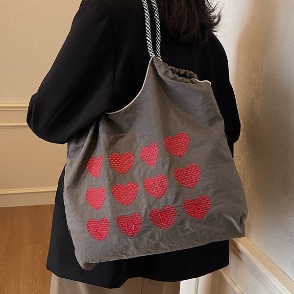 A new Japanese-style embroidered heart single-shoulder bag shopping bag, nylon fashionable casual hand-held shoulder crossbody bag for women details Picture
