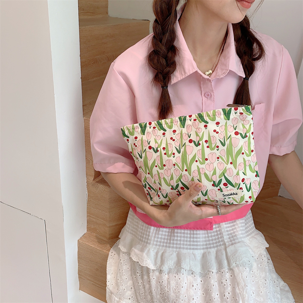 3432 ins niche canvas tulip makeup bag, skin care product storage bag, portable travel toiletry bag inner liner details Picture