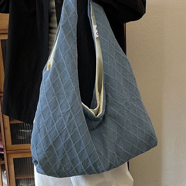 Bag Girl 2025 Spring New Trendy denim diamond-patterned single-shoulder tote bag, simple and large-capacity commuter bag, underarm bag details Picture