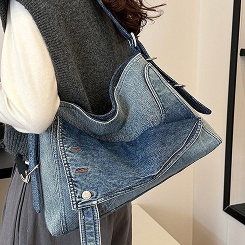 A trendy retro denim large-capacity bag for women's 2024 autumn/winter new commuter crossbody single-shoulder tote bag full figure