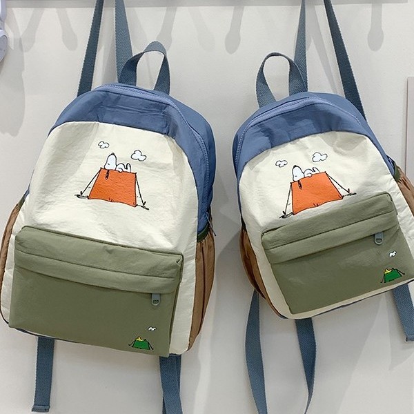 New lightweight small tent Snoopy print children's backpack, parent-child small schoolbag, color-blocking cute cartoon backpack full figure