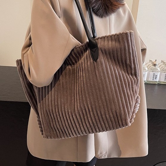 2024 New stylish and chic commuter single-shoulder bag, corduroy large-capacity retro tote handbag, trendy women's bag full figure