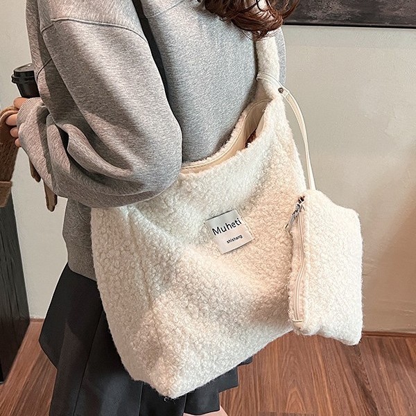 Winter Instagram trendy woolen and plush tote bag for women 2024 New style, fashionable and casual, large-capacity single-shoulder crossbody women's bag full figure