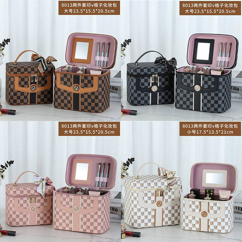 Wholesale of cross-border cosmetic boxes, portable travel large-capacity cosmetic bags, simple hand-carry cosmetic storage boxes with mirrors Application Scenario