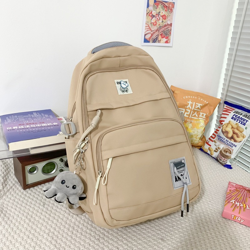 New fashionable and casual large-capacity schoolbag for girls, Korean-style artistic backpack for junior and senior high school students, high appearance level backpack trend Application Scenario