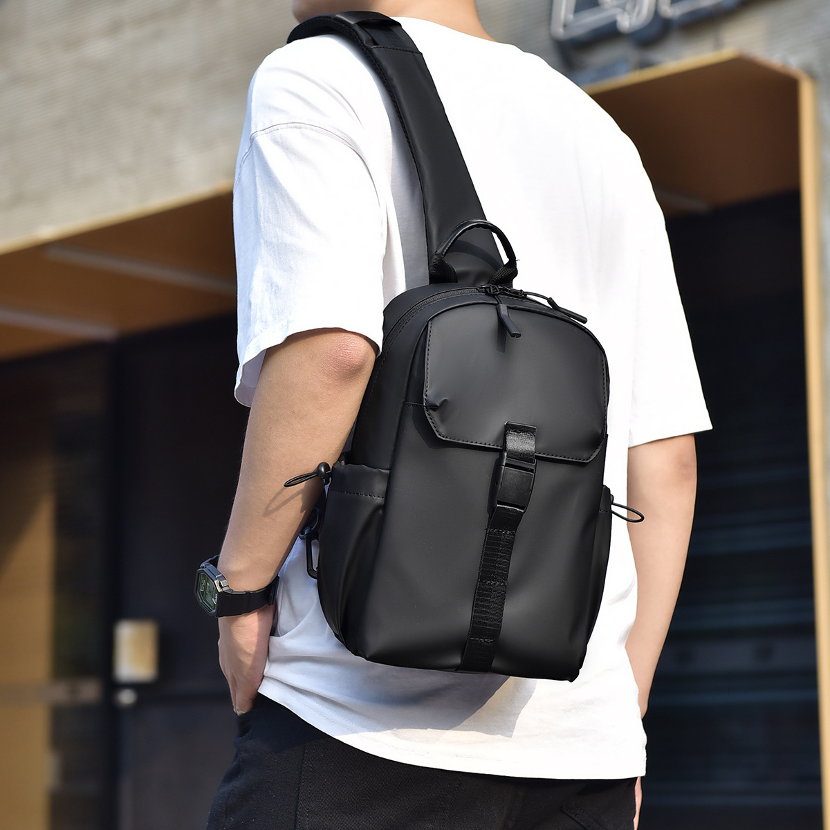 New casual men's crossbody bag, fashionable chest bag, large-capacity, lightweight outdoor cycling single-shoulder bag, small chest backpack full figure
