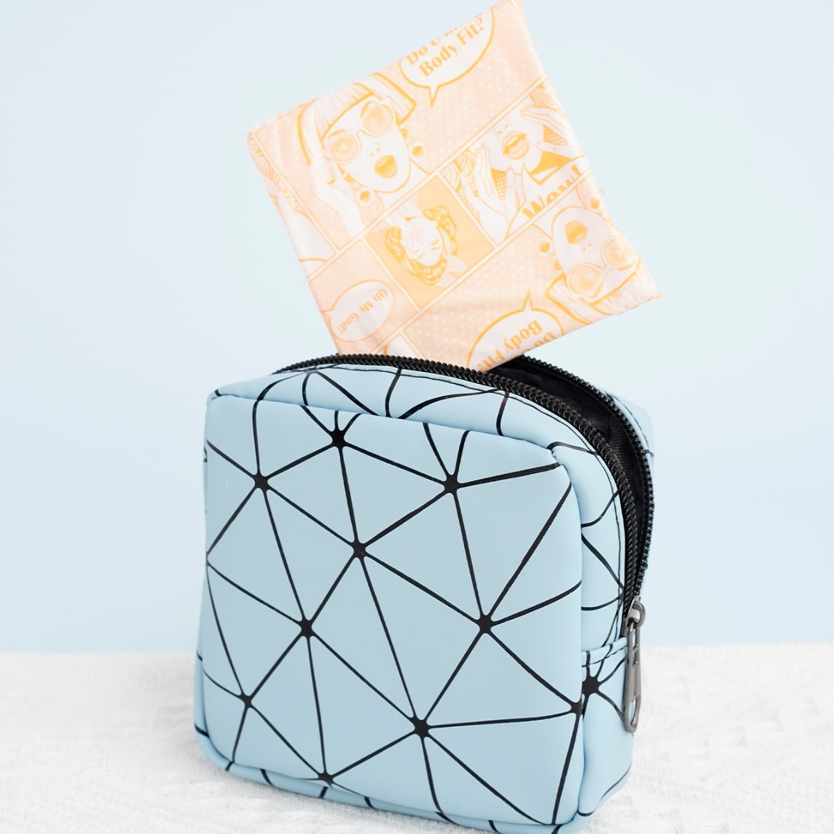 Cross-border best-selling sanitary napkins and menstrual packs, portable sanitary napkins, high-end student large-capacity storage bags for sanitary napkins Specification drawing