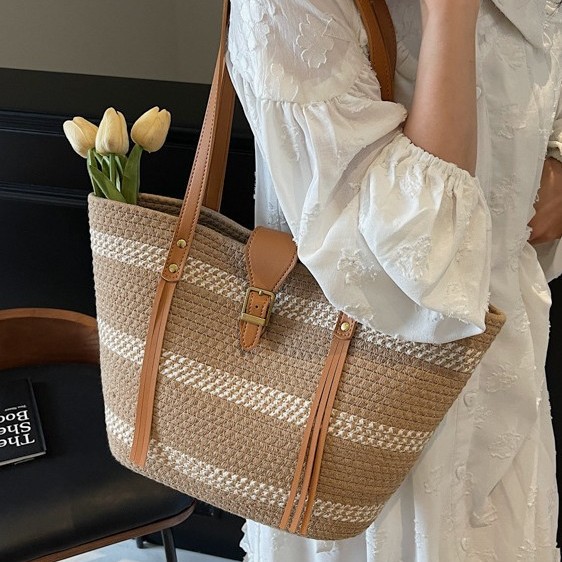 Woven bags, beach bags, straw woven women's seaside armpit bags, vacation large-capacity bags, fashionable and trendy women's bags, tote bags Application Scenario