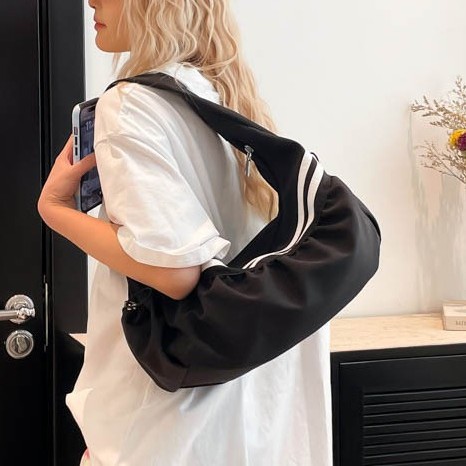 Color-blocking tote bag, women's nylon fabric bag, pleated large capacity, striped patchwork line single-shoulder bag, design sense, underarm bag full figure
