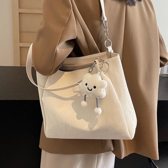 The new autumn and winter handbag is a versatile tote bag with a large capacity, a single-shoulder bag, and a simple and light luxury style. It is a casual commuting bag with a high-quality feel full figure