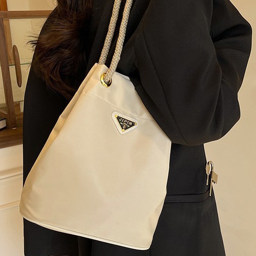Spring 2025 new cross-border foreign trade trend fashion large-capacity single-shoulder bag, niche and versatile handbag tote bag full figure