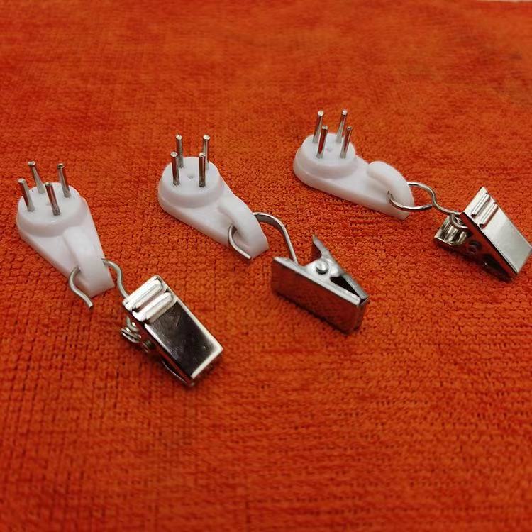 Open and closed metal clips with rings, curtain clips, curtain clips with sawtooth rings, silver hook clips details Picture