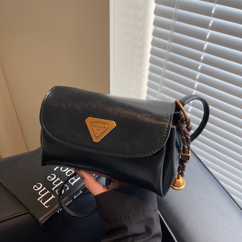 Fashionable and casual pillow bag for women, 2024 new Korean style, trendy and versatile single-shoulder bag, simple commuting crossbody bag for work details Picture