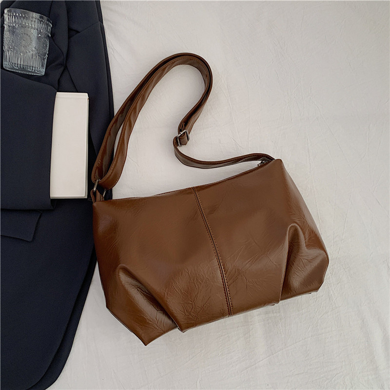 A retro and niche underarm bag for women in 2024, a versatile and high-end single-shoulder crossbody bag Specification drawing