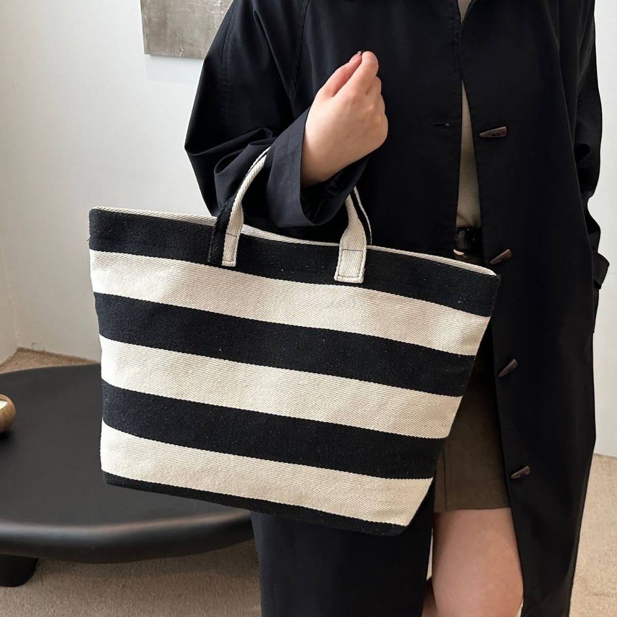 Casual and fashionable Korean striped shopping bag, creative and fashionable women's handbag, lightweight and simple student canvas handbag Specification drawing