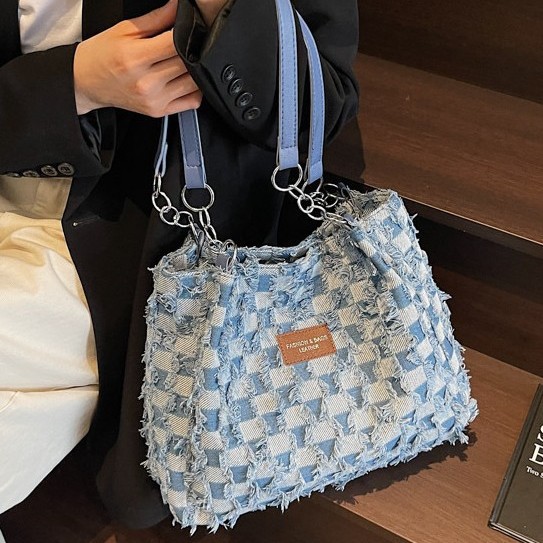 This is a stylish and trendy denim tote bag with a star-patterned design. It features a large-capacity, casual and fashionable single-shoulder bag Specification drawing