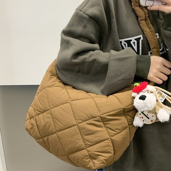 2024 New nylon large bag for women's autumn and winter, a high-end large-capacity crossbody bag for casual and versatile commuting, a cloud bag Specification drawing