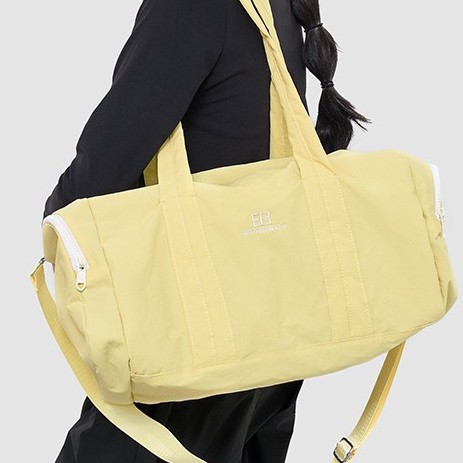 Niche large-capacity tote bag, 2025 new single-shoulder luggage bag, casual sports bag, fitness storage crossbody bag Application Scenario