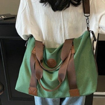 New fashionable and casual shoulder bag for outdoor sports, simple and versatile handbag, large-capacity water-resistant crossbody bag details Picture