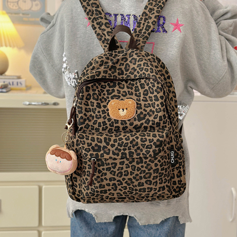 The 2024 new style of female backpack for junior and senior high school students in autumn and winter with leopard print is perfect for commuting to work and college students details Picture